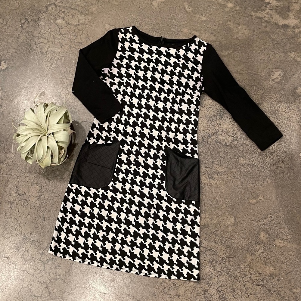 Houndstooth 3/4 sleeve shift dress